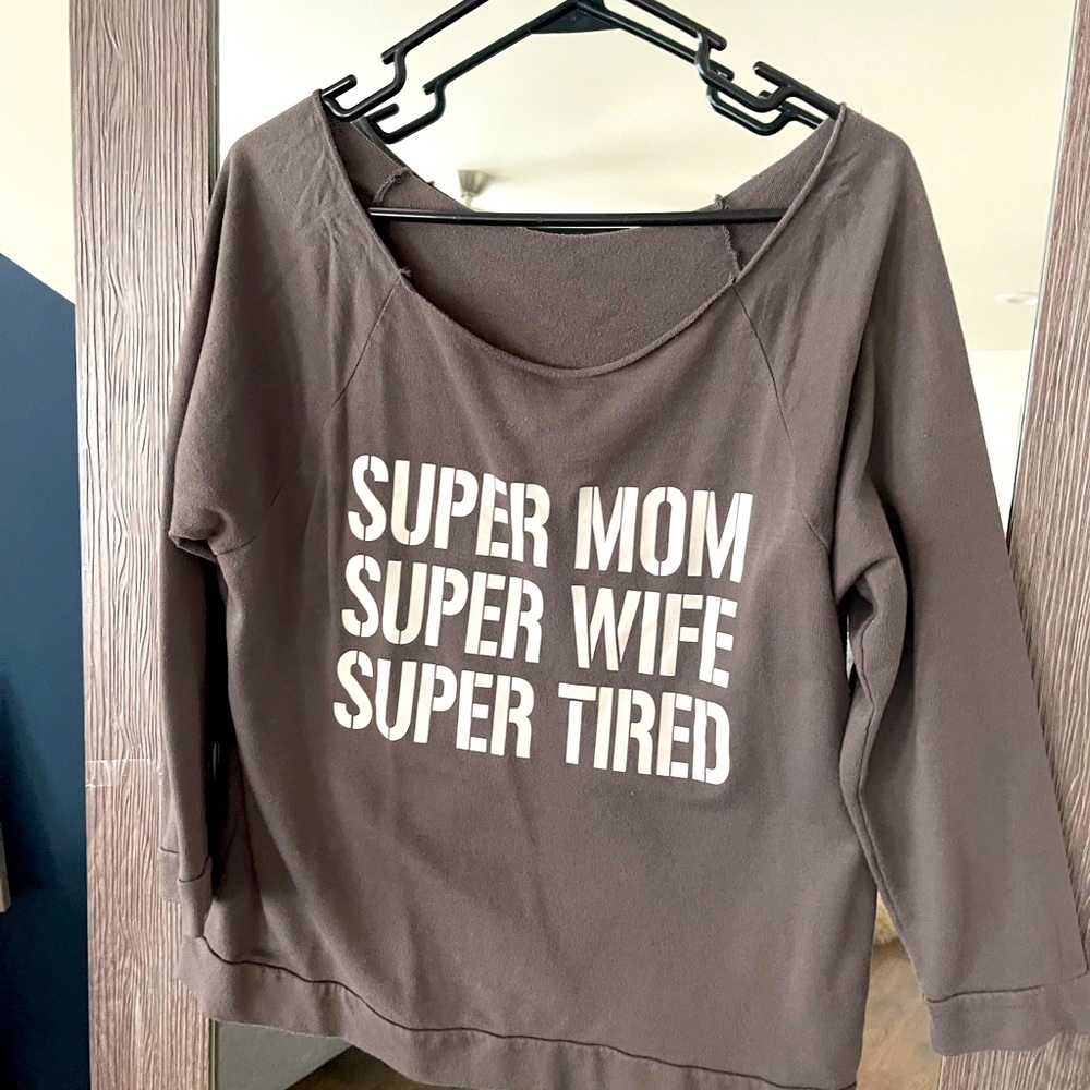 Off the shoulder funny mom/wife sweatshirt M, EUC, gray